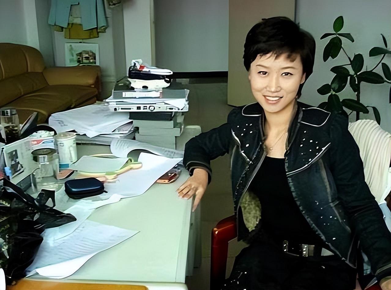 回顾主持人魏笑新婚24小时离世丈夫至今未娶父亲仍在怀念她