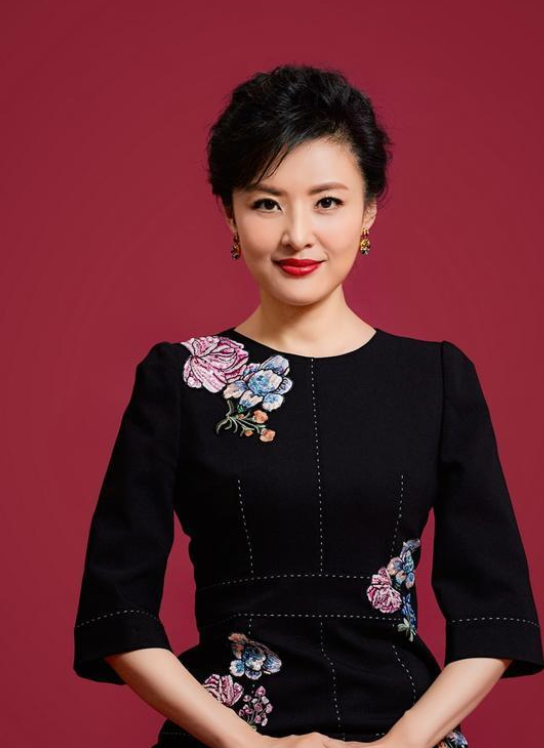 回顾主持人周涛与姚宏离婚后转身再嫁富豪直言对女儿心中有愧