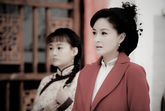 她被誉为干净的女演员富商苦追10年才嫁今和女儿被宠如宝