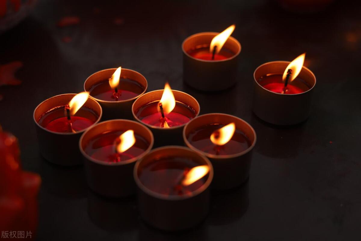 香烛纸钱,提醒我们不能遗忘