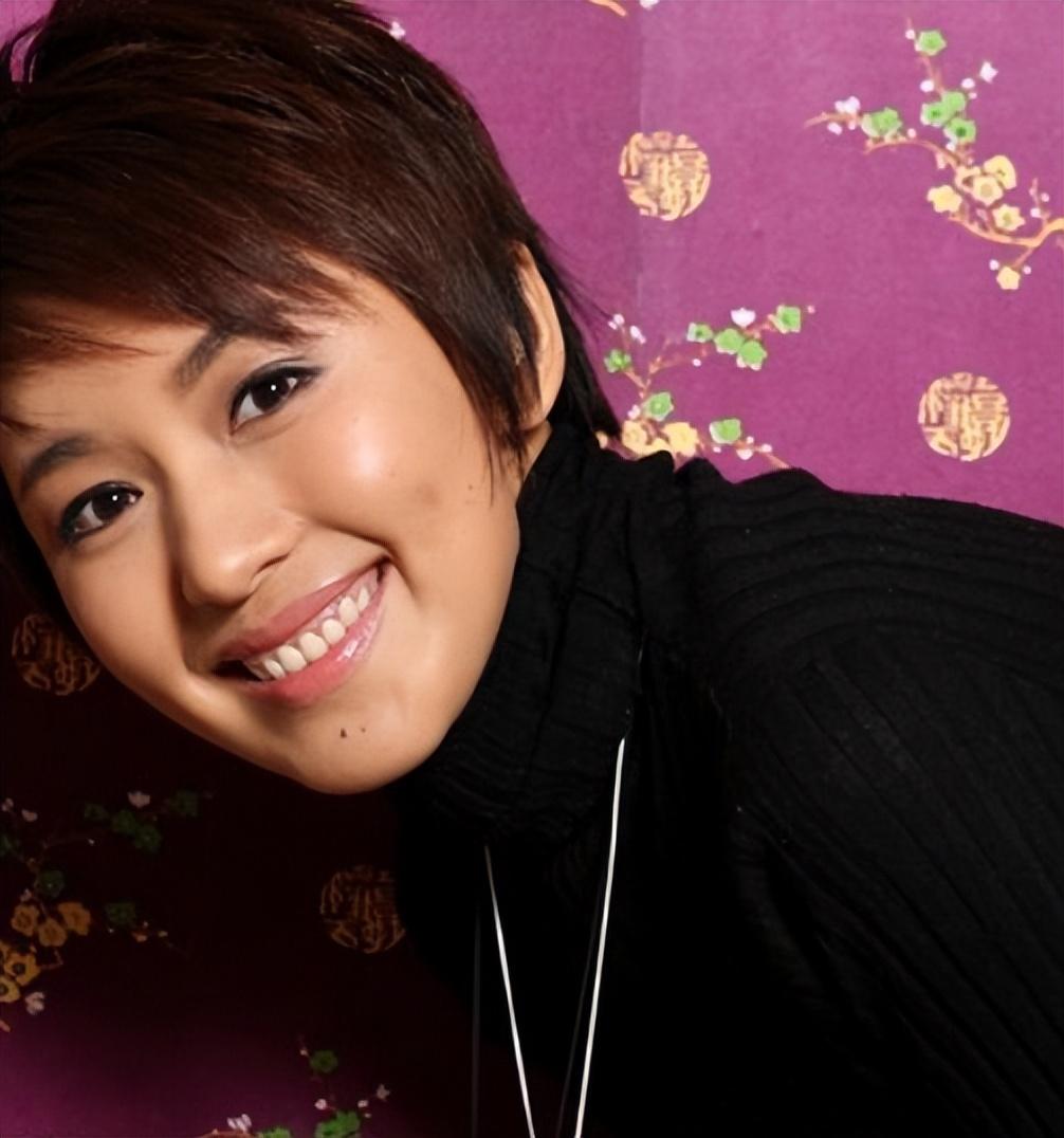 回顾欧阳夏丹父亲离世成遗憾照顾病重母亲离开央视现她怎样了