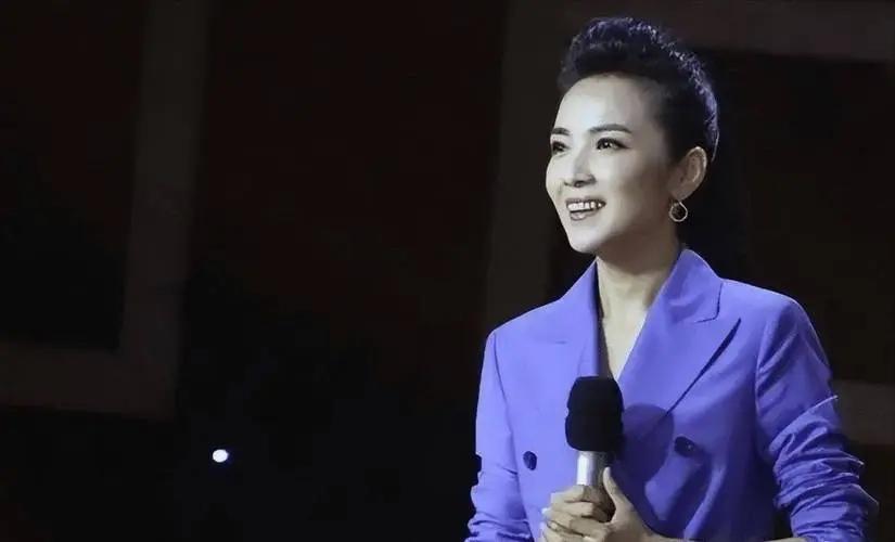 回顾主持人管彤41岁嫁圈外丈夫婚后高龄产子被婆家宠成公主