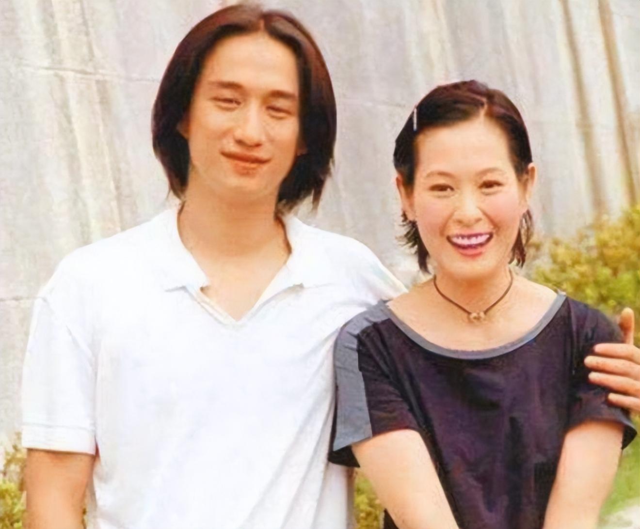 回顾"好爸爸"黄磊:半个娱乐圈的老师,与孙莉从校园走到如今