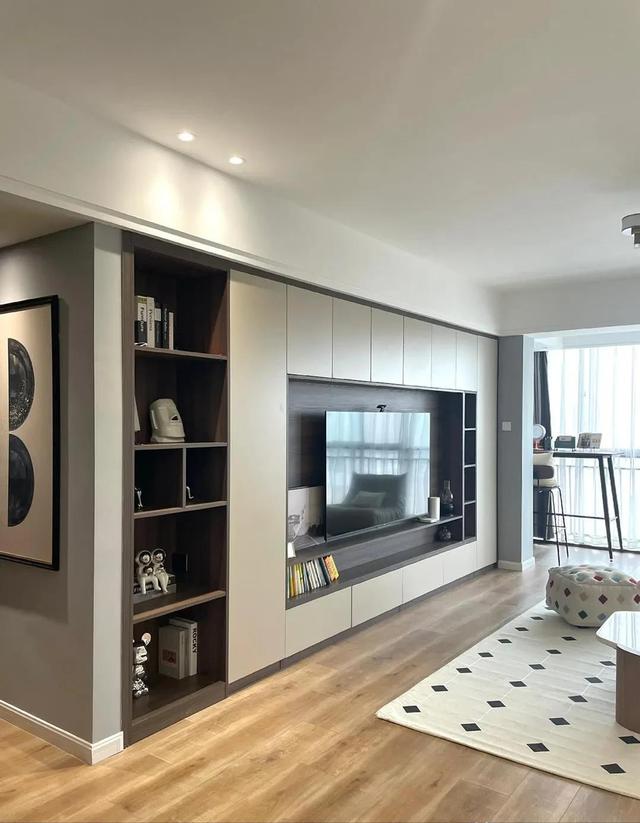装修时我坚持电视墙打满柜子入住两年简直太实用了