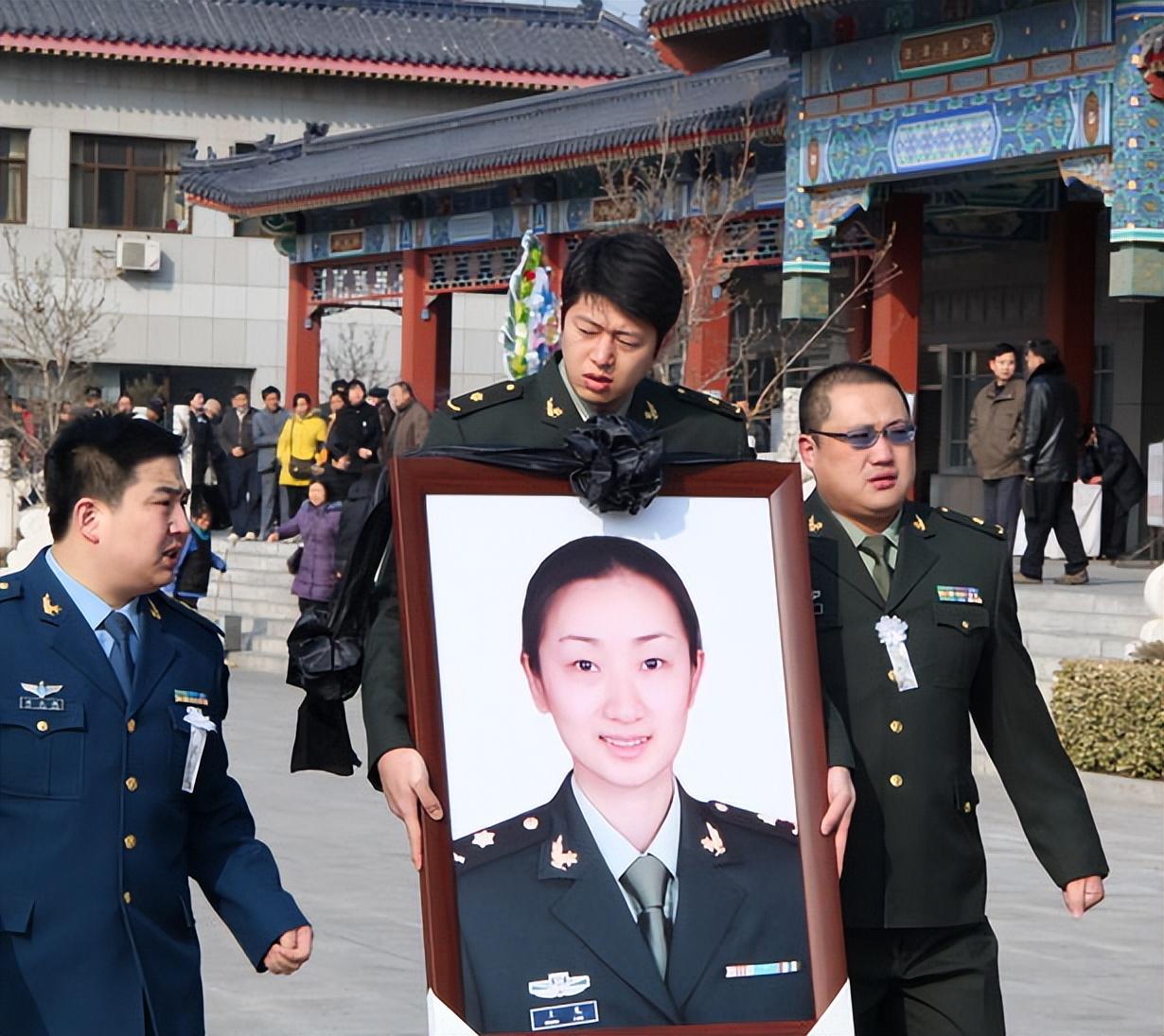 追悼会过后,朋友们渐渐恢复了平日生活,只有莫科和王凡的家里人,还