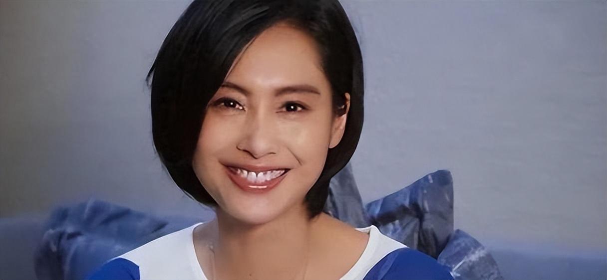 回顾52岁朱茵现状住深山残屋开97年破车活成娱乐圈李子柒