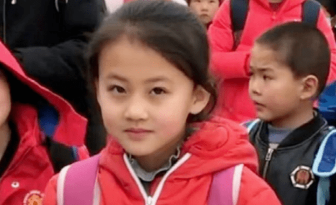 2021年宁夏7岁女孩因一张笑脸走红父母却为她婉拒100万签约