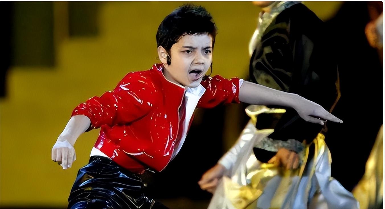 回顾童星阿尔法5岁爆红12岁捐40余万为何却因谢顶遭群嘲