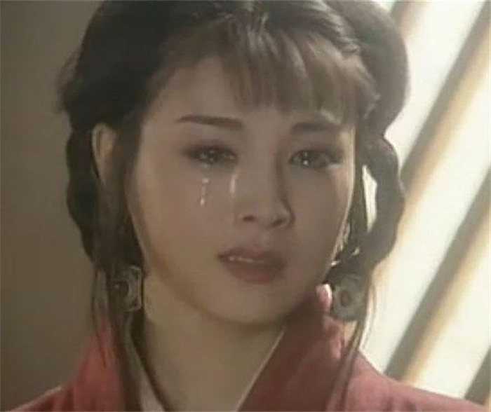 回顾赵明明生下女儿惨遭丈夫抛弃为孩子当红息影余生只为女儿