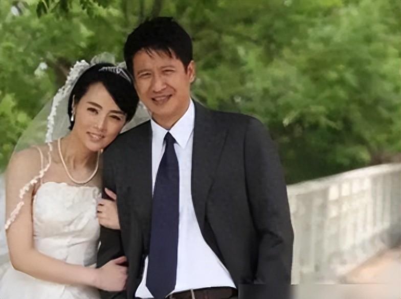 张国强因穷被迫离婚40岁二婚带子娶女明星如今苦尽甘来