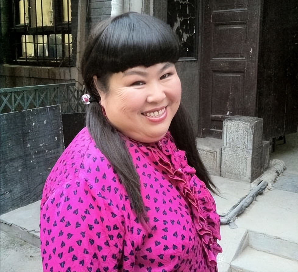 多重人生角色富婆董立范经历瓦工与初恋骗局59岁无人敢追求