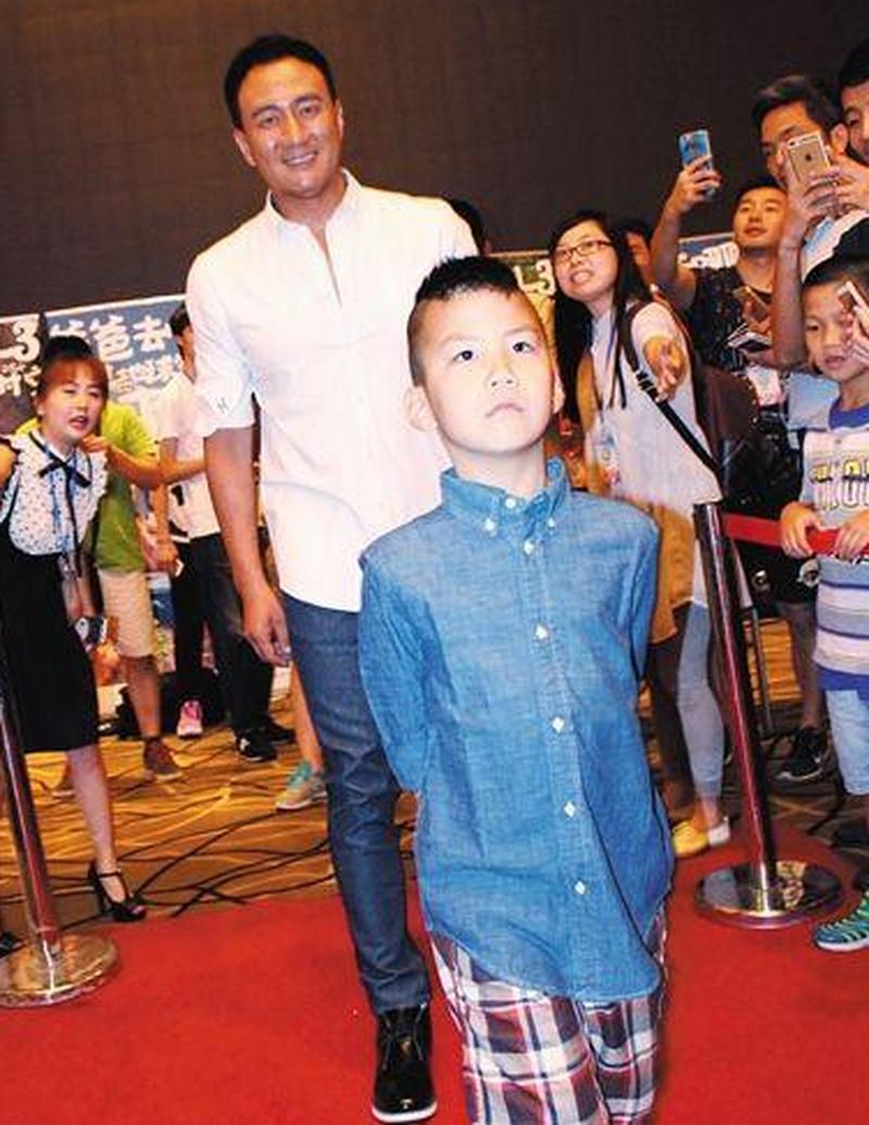 回顾胡军台上霸气硬汉把温柔给了两个女人儿子却不像亲生的