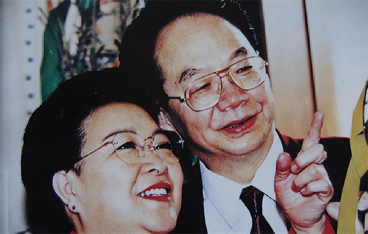 周尔均与邓在军的恋爱与秘密