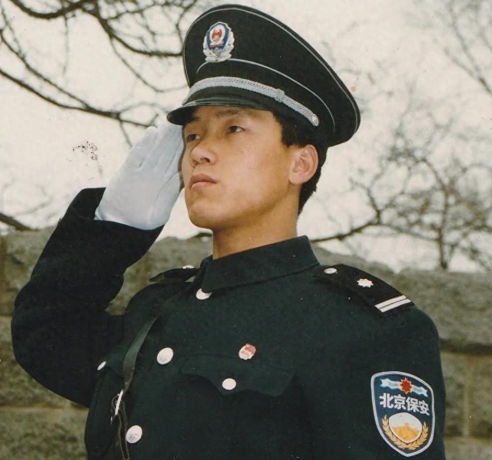 28年前北大保安高考第一人张俊成如今成职校校长