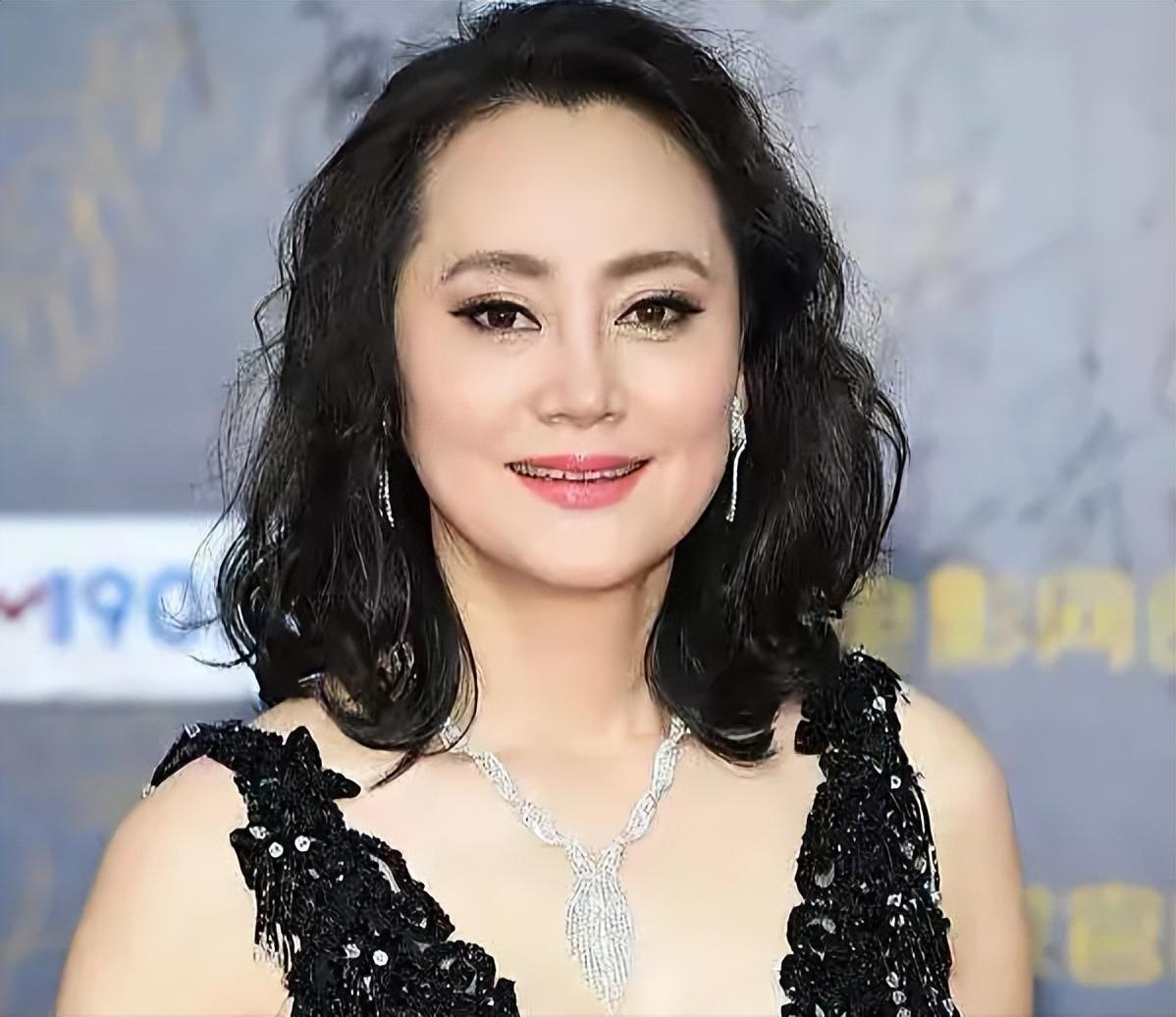 不过,这一次和前段感情不一样,她生下了一个孩子,取名张帅帅.