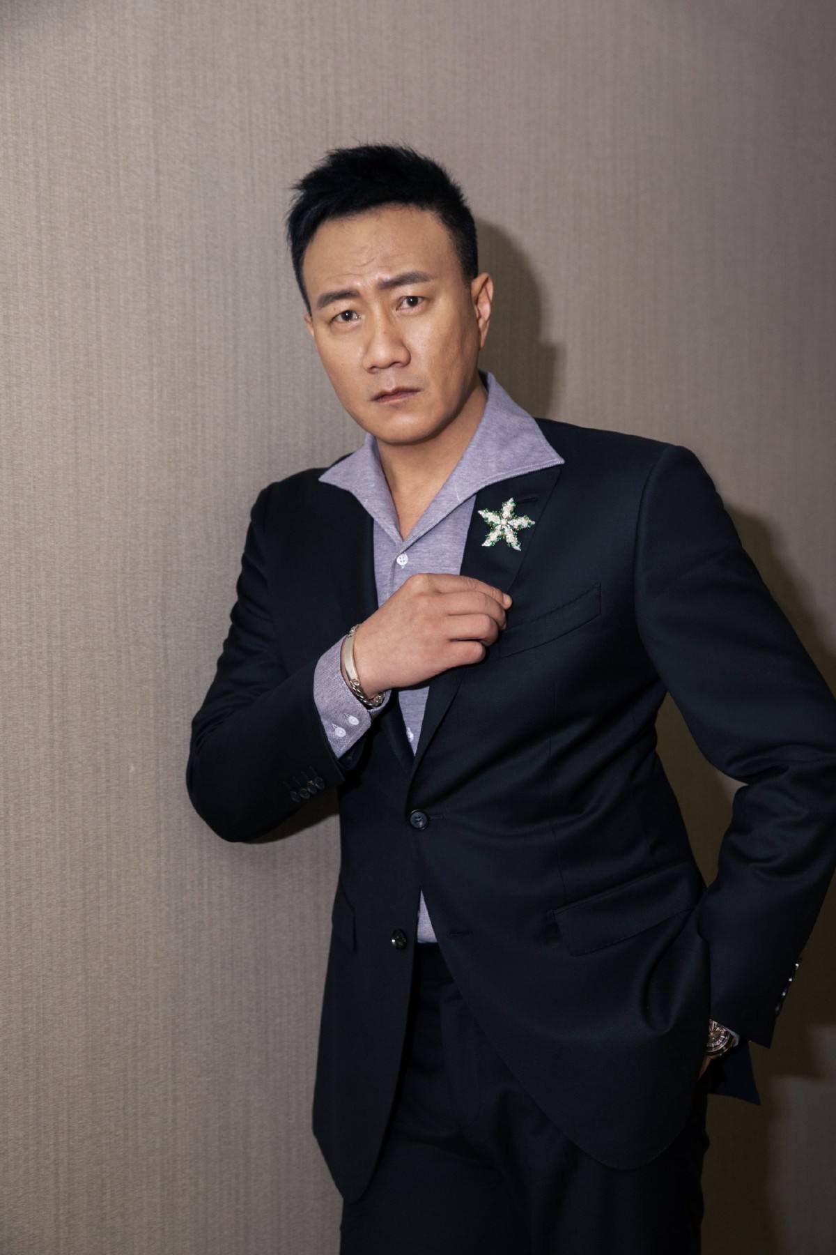 回顾胡军台上霸气硬汉把温柔给了两个女人儿子却不像亲生的