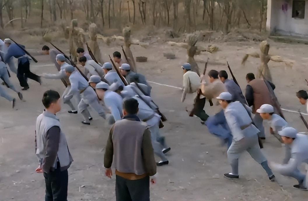 回顾抗日神剧八路军的伙食顿顿千层饼加肉勾蛋吃得比伪军还好