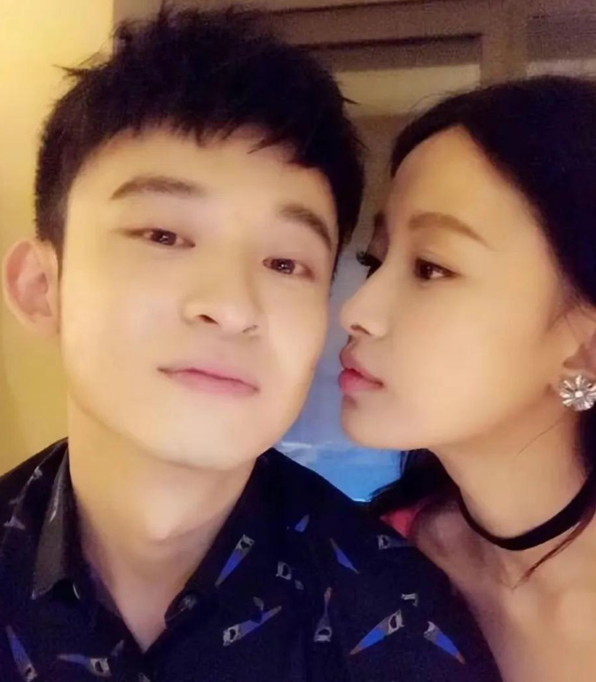 回顾董子健90后影帝身家上亿24岁结婚25岁生子成人生赢家