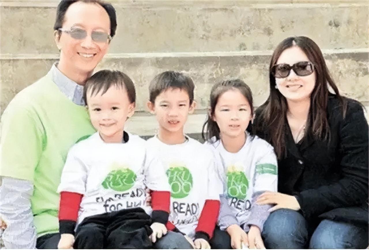 回顾跳水女皇伏明霞71岁丈夫身价百亿19岁女儿亭亭玉立