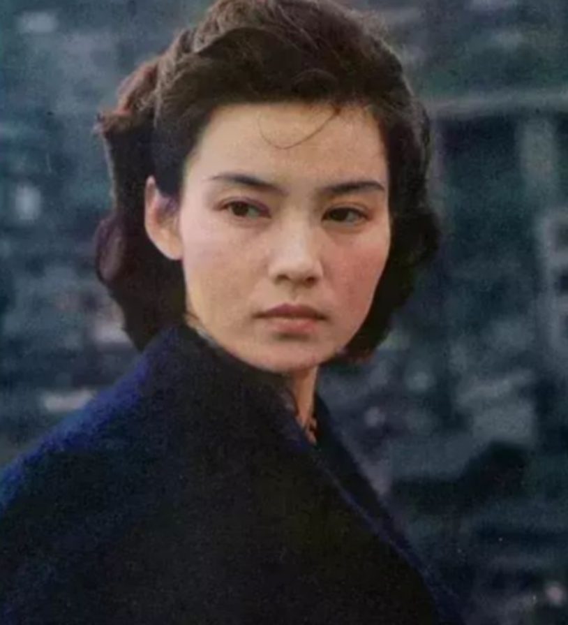 回顾潘虹24岁嫁给大8岁米家山结束8年婚姻后至今无儿无女