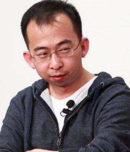 高兴的是来到大城市,自己距离演员梦又近了一步,恐慌的是,在这个陌生