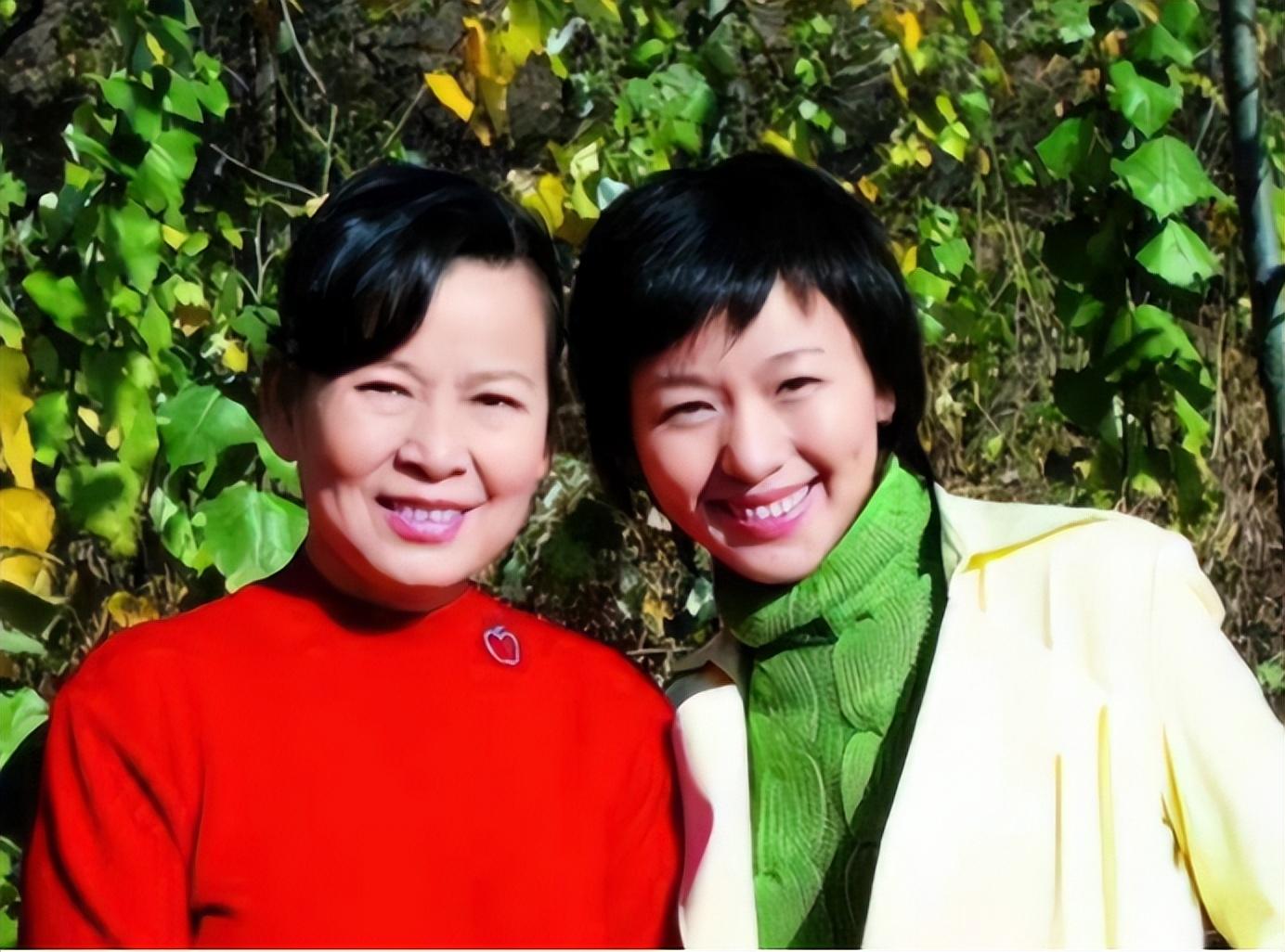 回顾欧阳夏丹父亲离世成遗憾照顾病重母亲离开央视现她怎样了