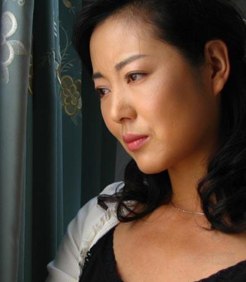 回顾演员王茜华我这辈子正确的决定就是45岁高龄为小丈夫生儿子