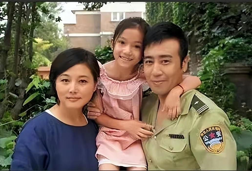 回顾演员于和伟我这辈子正确的决定就是与平凡妻子厮守终生