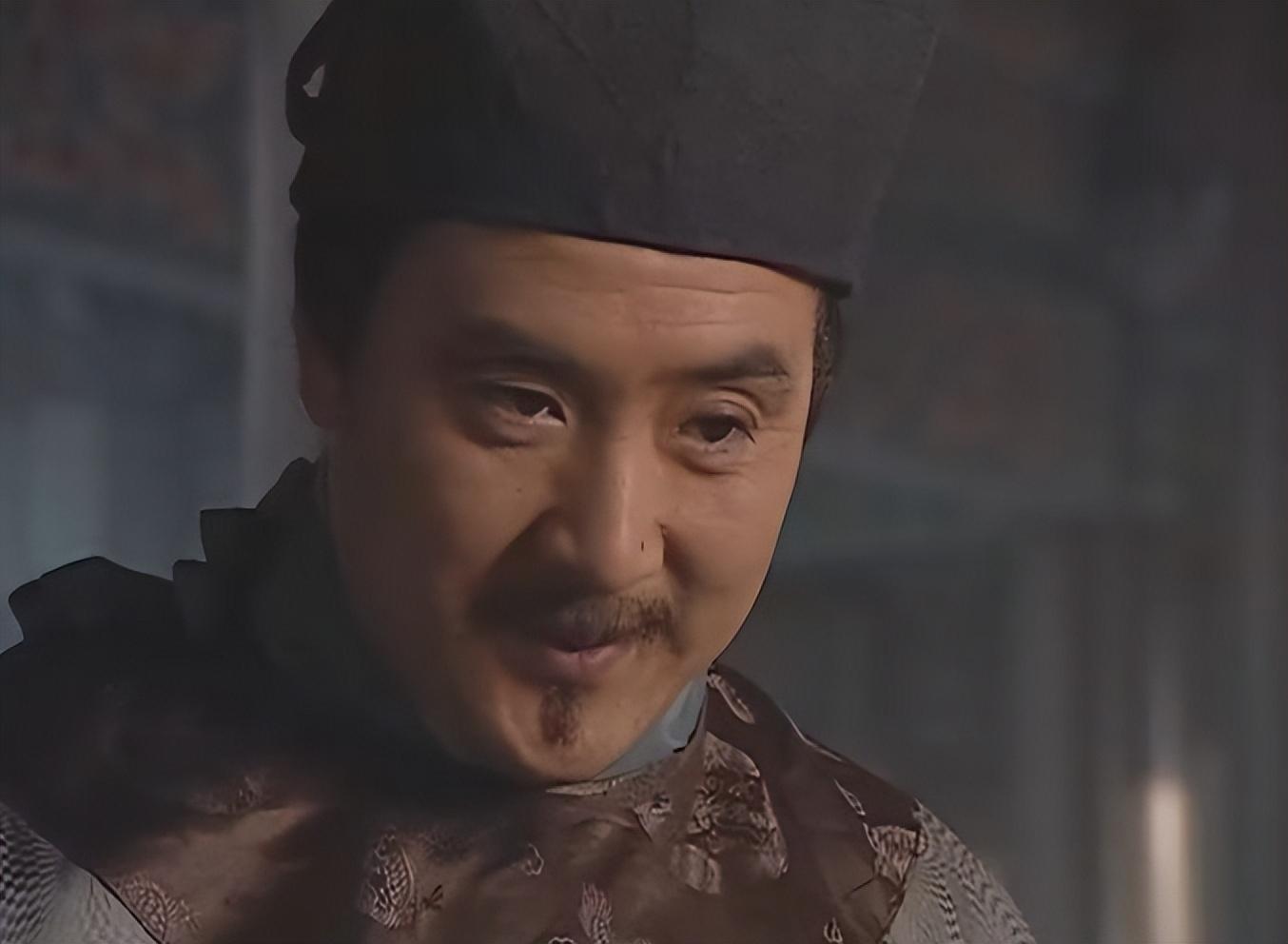 回顾他在亮剑饰演丁伟48岁爆红今66岁在农村别墅养老