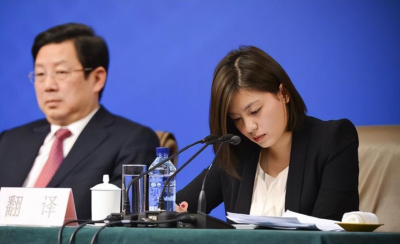 回顾美女翻译从小喜欢英语拒绝保送清北被称为最美翻译官