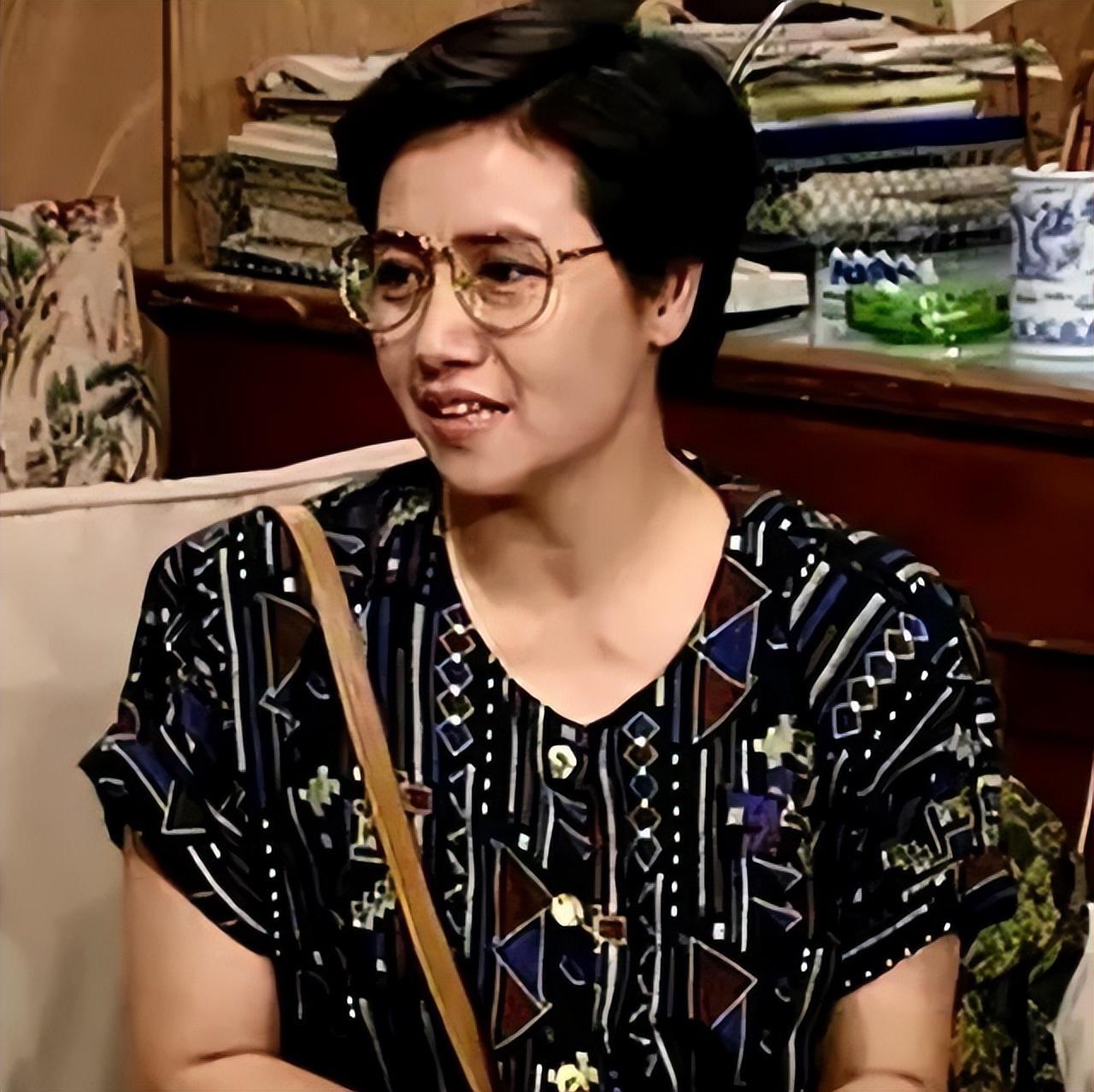 回顾李幼斌的姐姐李野萍国家一级演员处世低调多次拒与弟合作