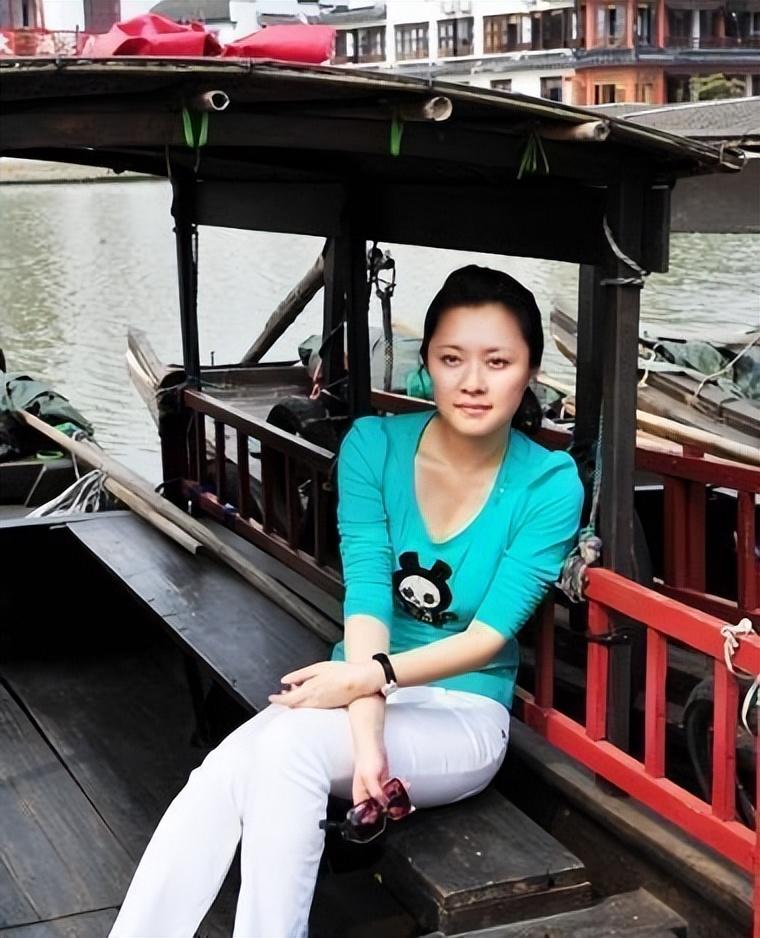 回顾央视美女主播紫凝:贷款买车,41岁仍未婚风光背后有泪水