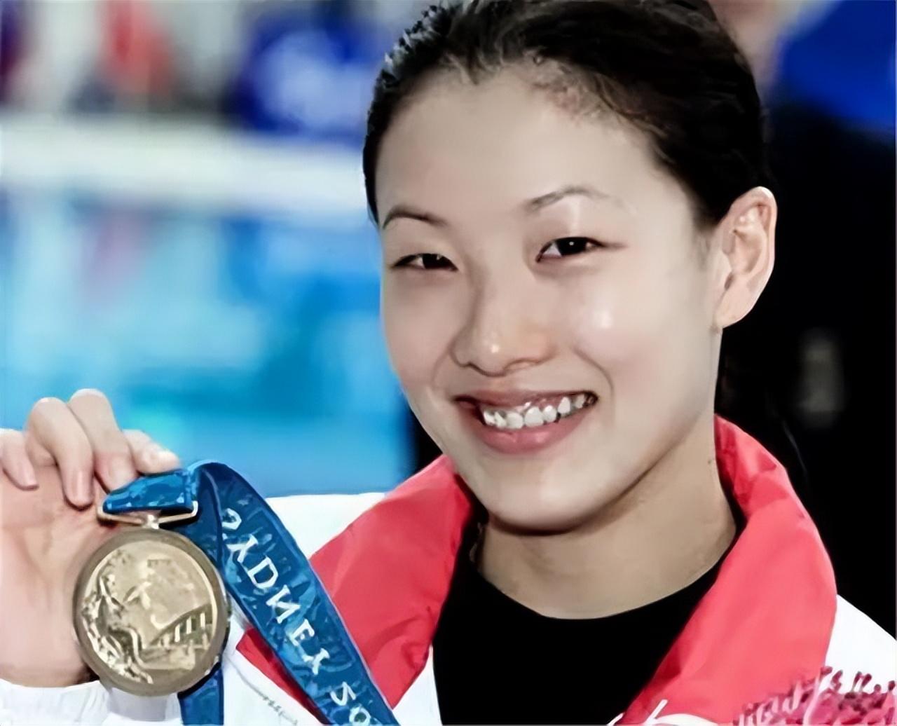 回顾跳水女皇伏明霞71岁丈夫身价百亿19岁女儿亭亭玉立