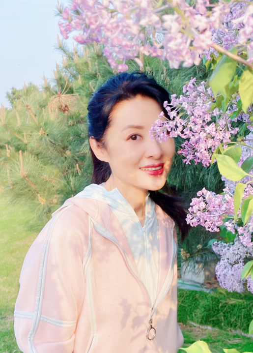 回顾主持人周涛与姚宏离婚后转身再嫁富豪直言对女儿心中有愧