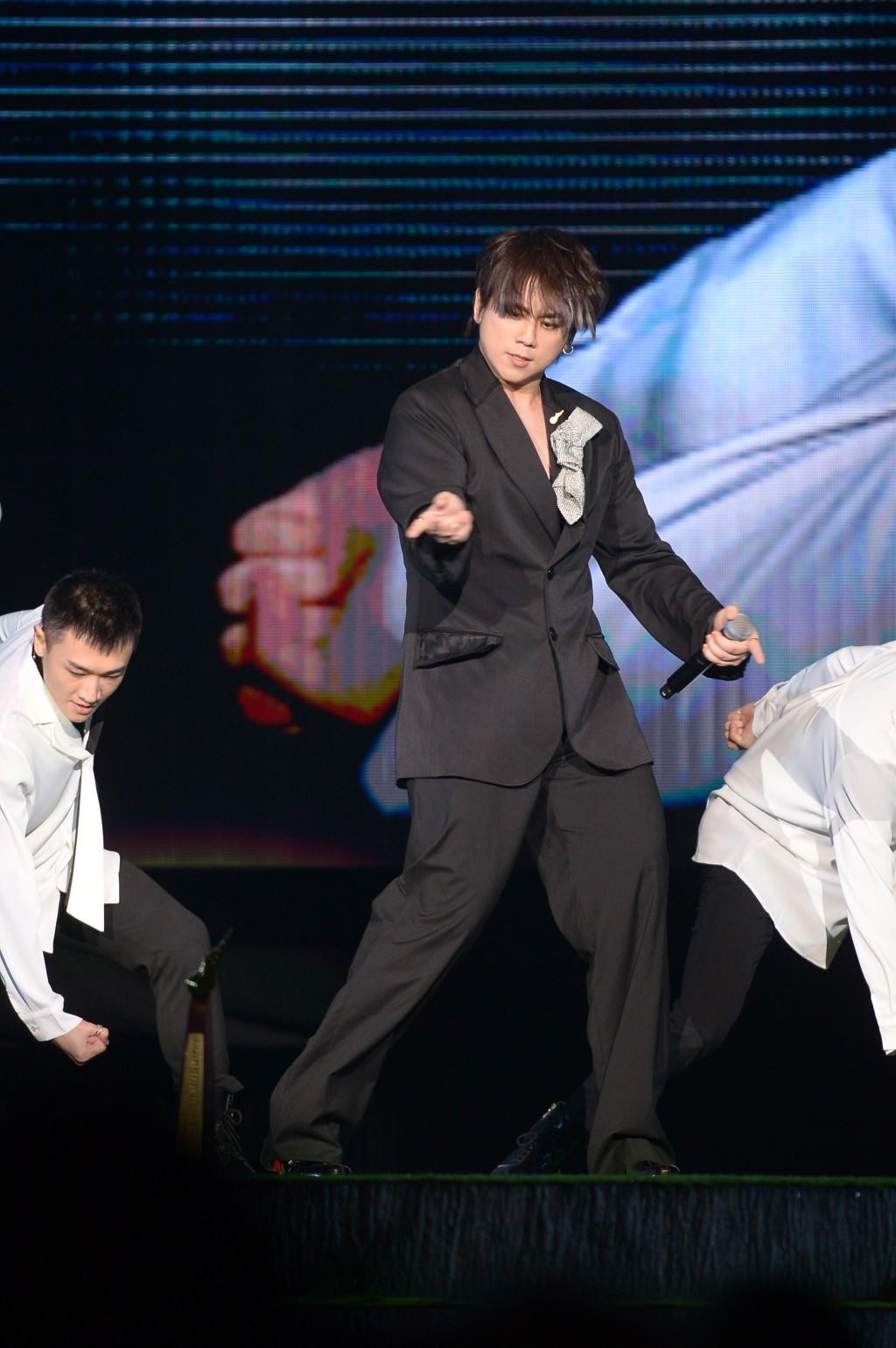 为了追求女孩,姜涛开始了减肥之路,成功减掉了60磅才有了后来的发展