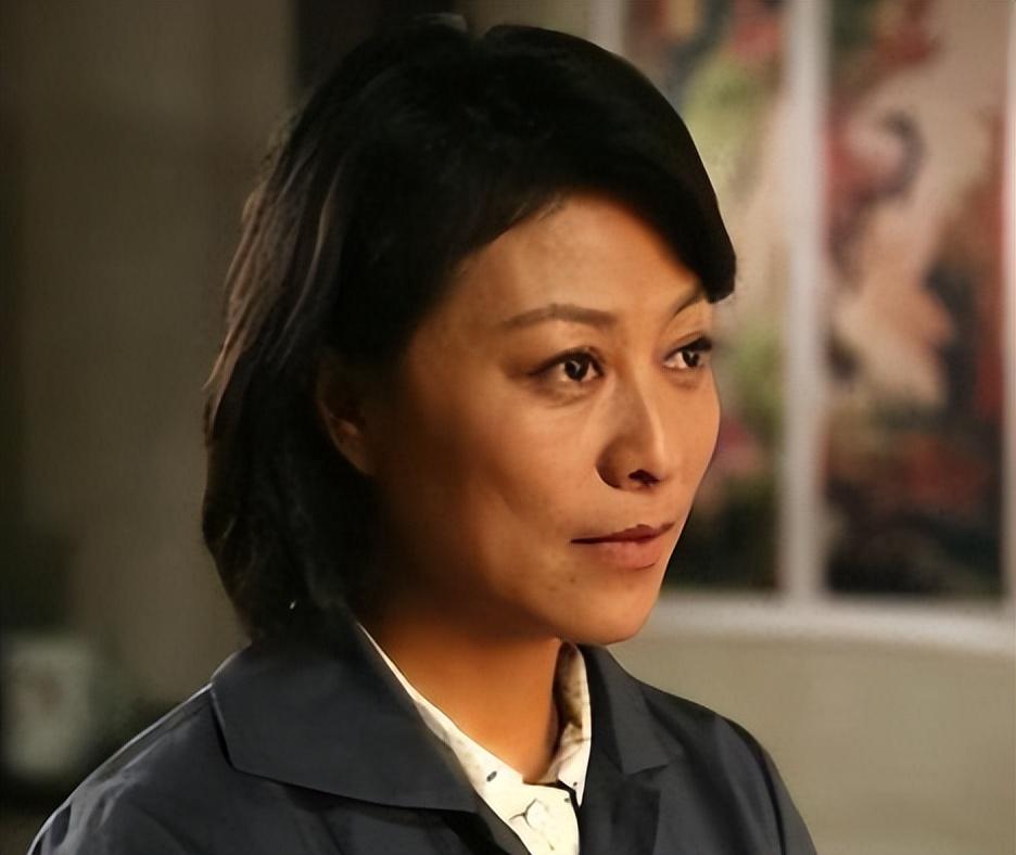 回顾23岁获影后巅峰时结婚又离婚女儿被张嘉译热捧是她的骄傲