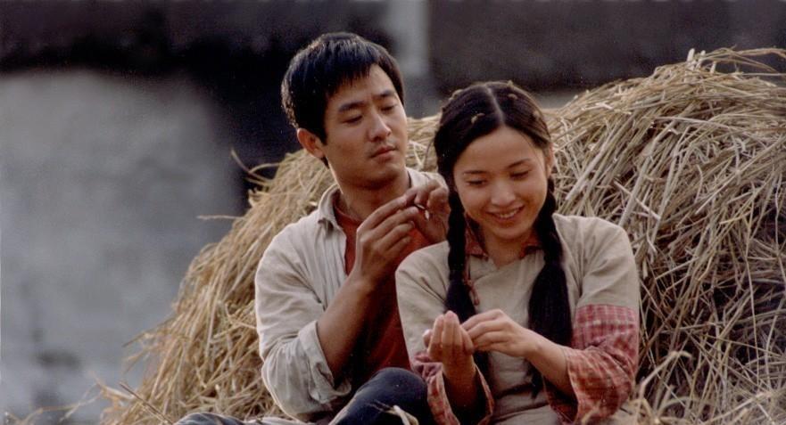 回顾靳东两次爱上离婚妇女不顾家人反对娶了二婚女如今很幸福