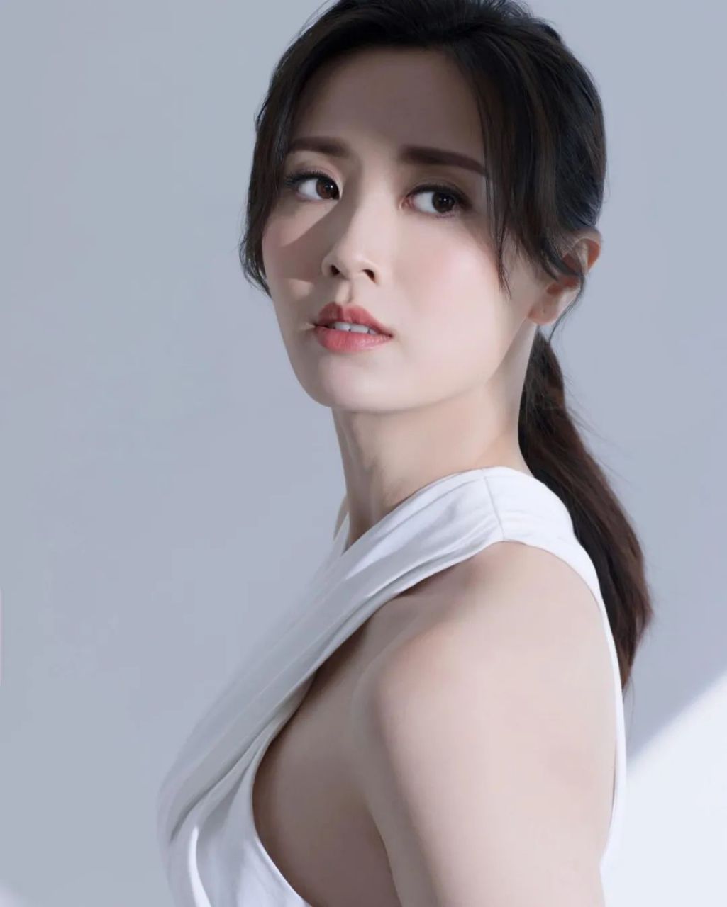 惊艳港姐朱晨丽,江苏苏州美女闪耀香港演艺圈!