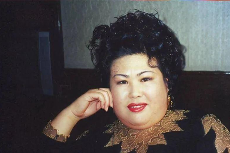 多重人生角色富婆董立范经历瓦工与初恋骗局59岁无人敢追求