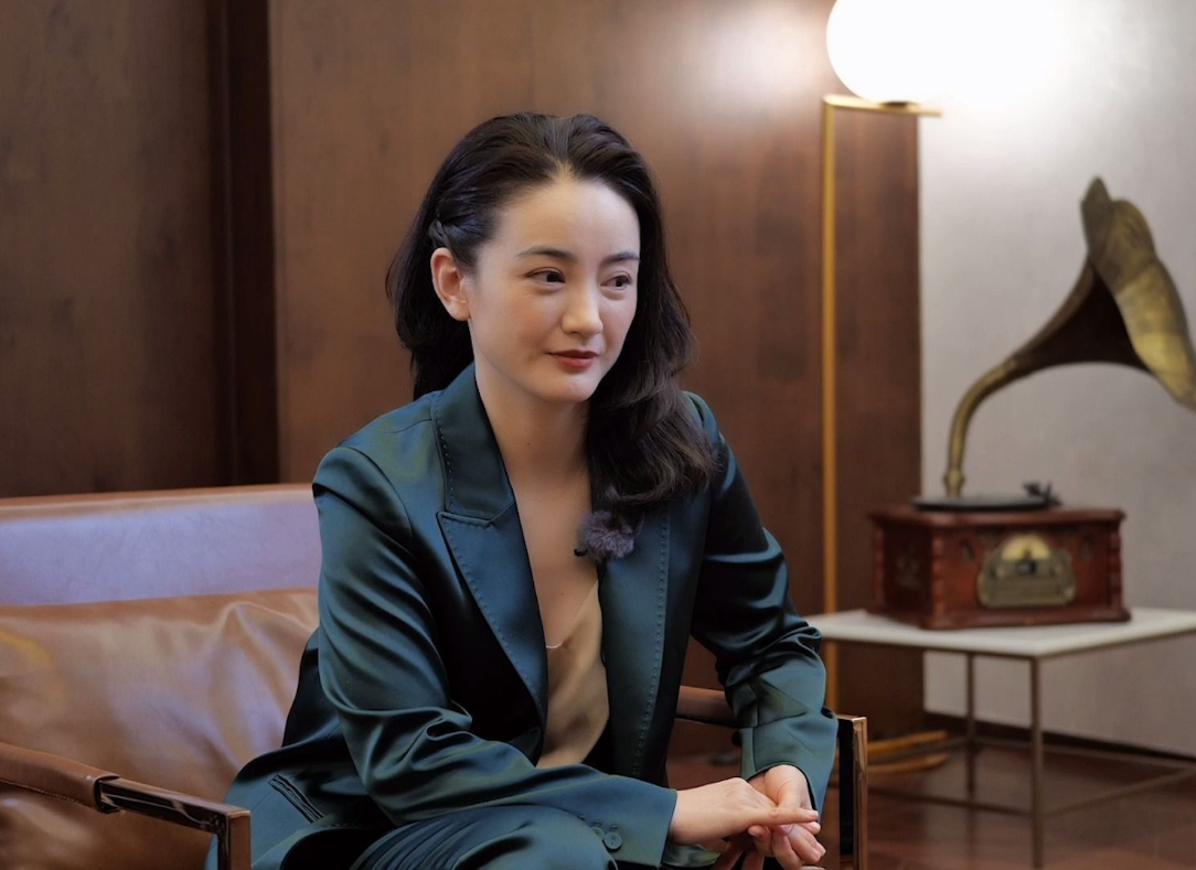 回顾朱杰曾和胡歌是同学貌美如花不炒作丈夫位列亿万富豪榜