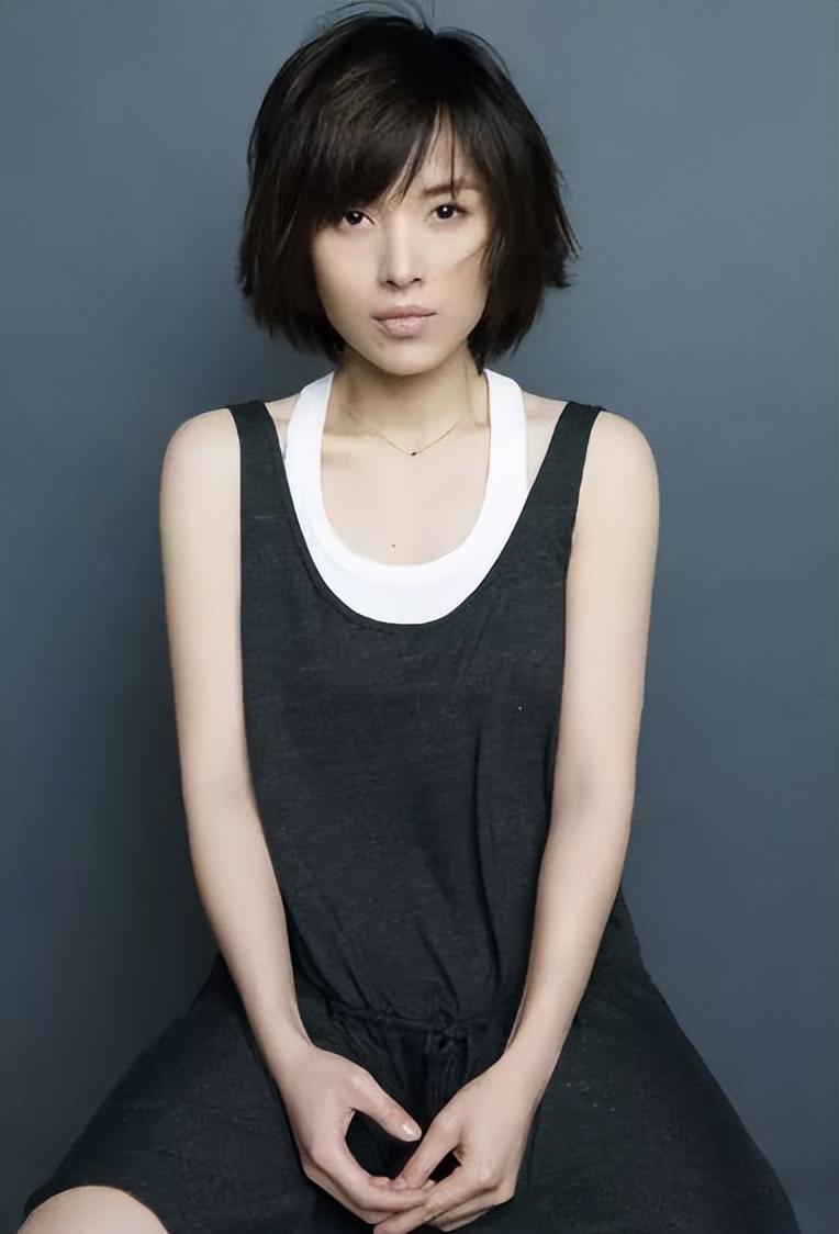 回顾李佳我这辈子正确的决定就是40岁高龄为靳东生儿子