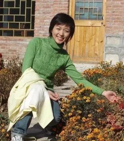 回顾欧阳夏丹16岁父亲去世一心工作只为母亲如今为母突然消失