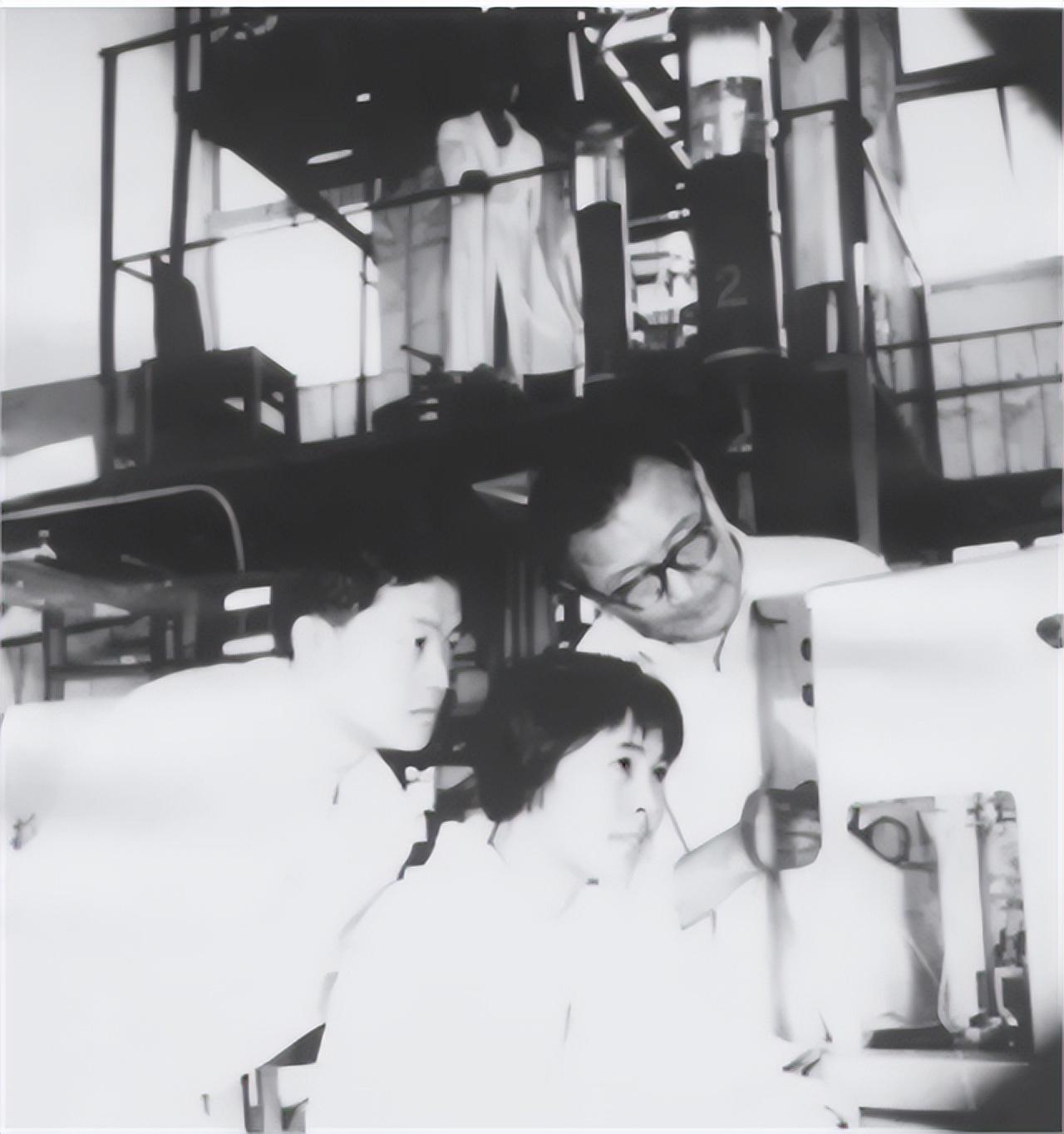 1955年苏联专家中国没有原子能陈毅请出一人对方立刻改口