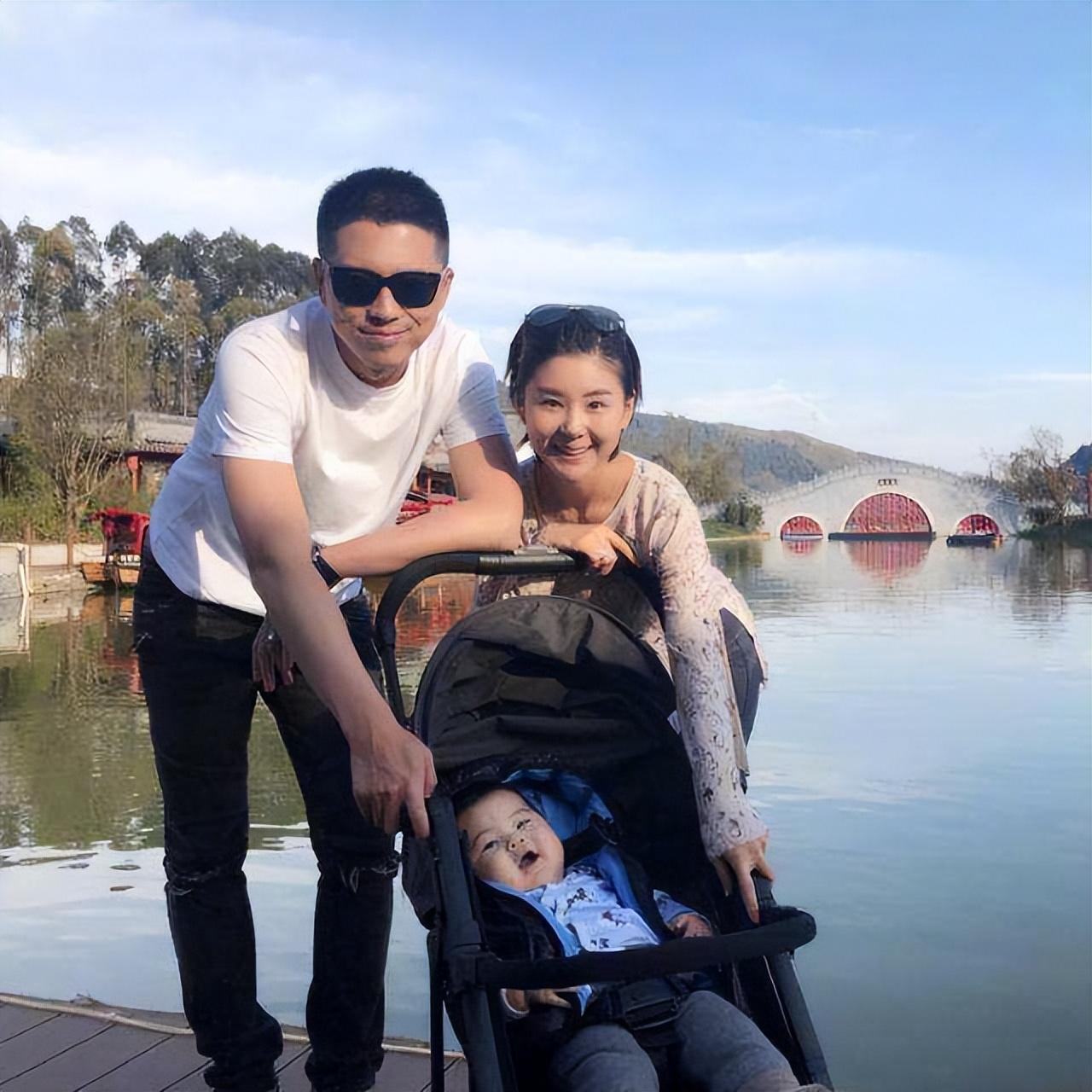 回顾谷智鑫拍戏坠马瘫痪痴情女友照顾他8年未办婚礼是遗憾