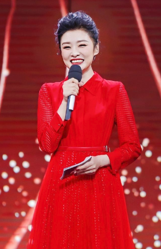 回顾主持人周涛与姚宏离婚后转身再嫁富豪直言对女儿心中有愧