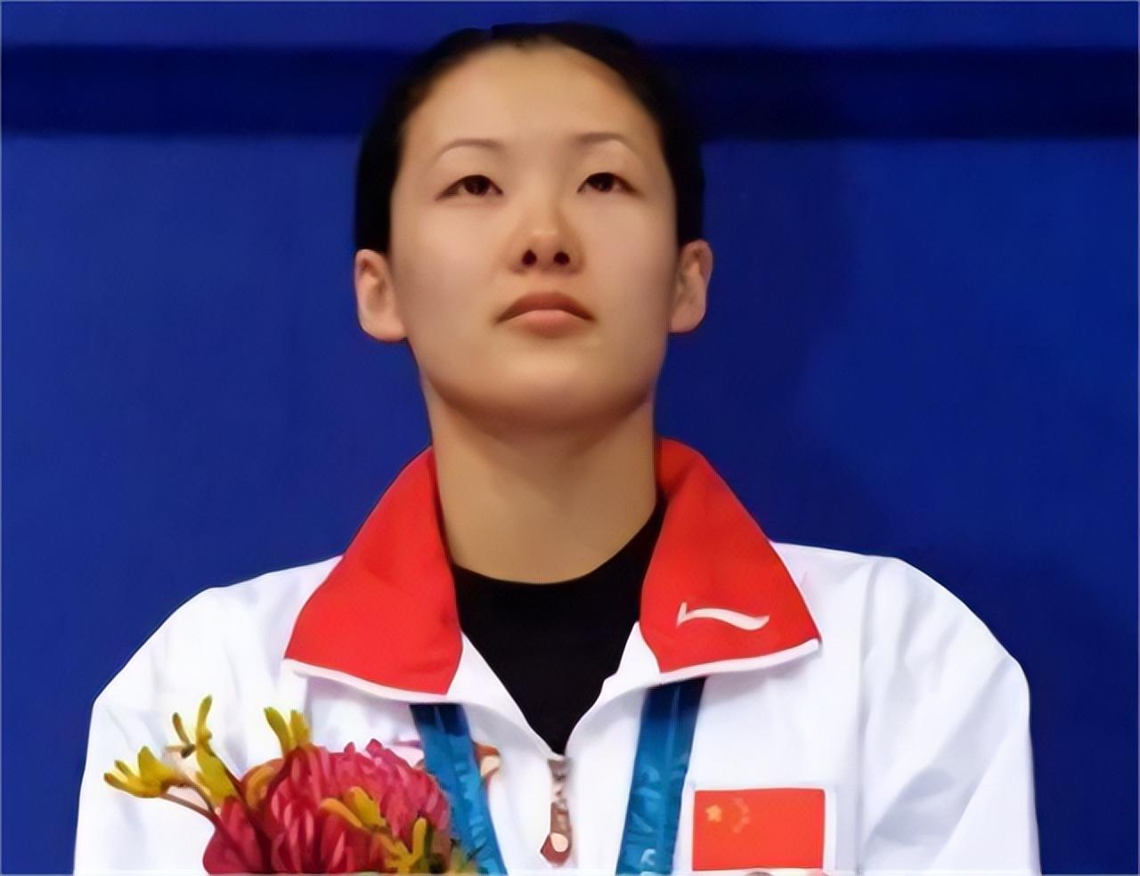 回顾跳水女皇伏明霞71岁丈夫身价百亿19岁女儿亭亭玉立