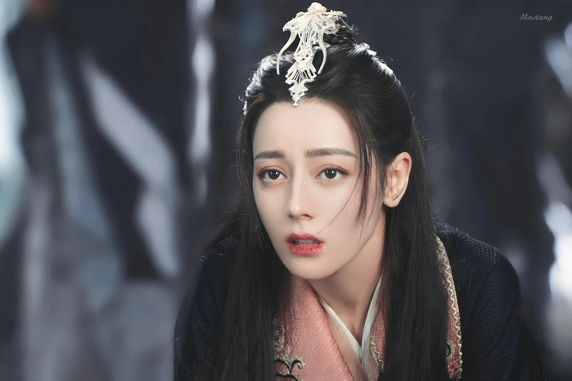 同样演九鹭非香女主角赵丽颖周也热巴对比差异很明显