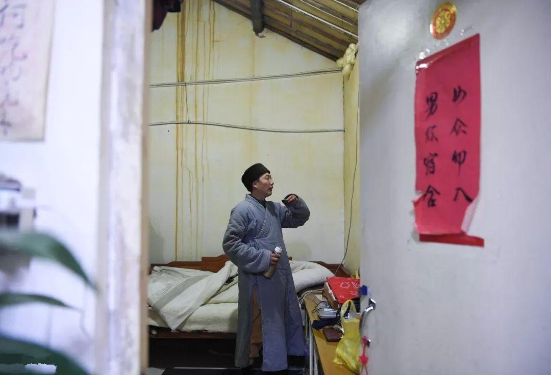 回顾他是名和尚却是200多个孩子的父亲保安不出家都没你厉害
