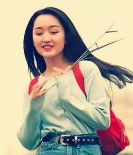 52岁杨钰莹的豪宅火了养花种菜与狗相伴一进屋就被治愈