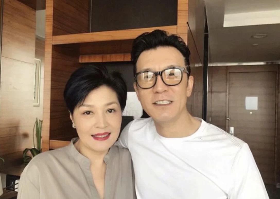 回顾哈文丈夫李咏病逝后我依然是李家的儿媳妇待公婆如父母